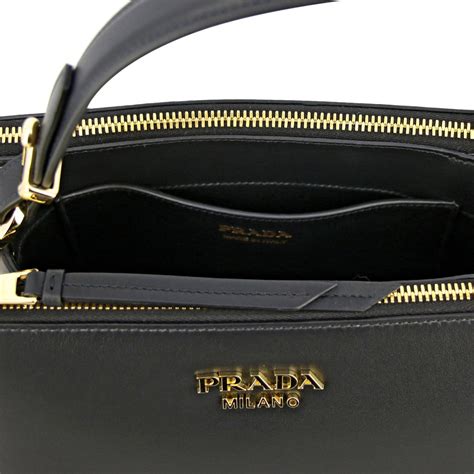 borsa prada pelle manico metallo|Borsa A Mano Medium In Pelle Nero .